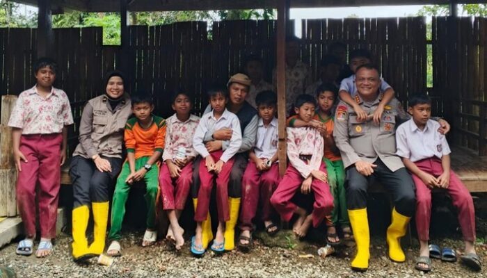 Misi Tim Trauma Healing Polda Riau: Kembalikan Keceriaan Anak-anak di Agam dengan Sentuhan Profesional