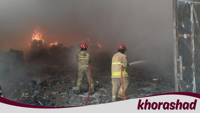 Gudang Kosmetik di Gunung Putri Bogor Terbakar, Api Meneror di Tengah Cuaca Panas