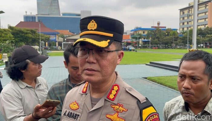 Polisi Ringkus Tersangka Ketiga Pengusir Nenek Elina di Surabaya